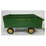 1/16 Ertl John Deere 112 Chuck Wagon