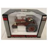 1/16 International  Harvester Farmall 504 Tractor