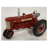 1/16 Farmall 450 Narrow Front - Riecke