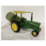 1/16 John Deere 3020 w/ ROPS and Bale Mover