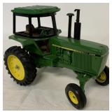 1/16 Ertl John Deere 4450 Tractor