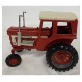 1/16 Ertl International 1568 Tractor