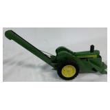 1/16 John Deere Tractor w/ 2 Row Corn Picker