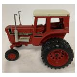 1/16 Ertl International 1568 Tractor