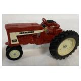 1/16 Farmall 404 NF White Rim