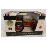 1/16 International 656 Golden Demonstrator