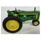 1/16 John Deere 620 Tractor