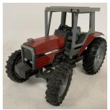 1/16 Ertl Massey Ferguson 3070 Tractor