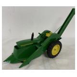 1/16 John Deere 3010 w/ Long Nose Picker