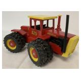 1/16 Versatile 825 Tractor