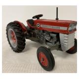1/16 Massey-Ferguson 135 Tractor