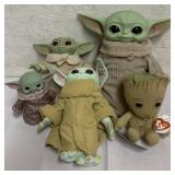 5 Yoda and Groot figures