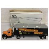 Old Reading Beer Mack Truck-First Gear with Box