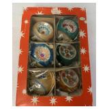6 Christmas balls in box, all indents