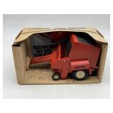 1/16 Avco New Idea Round Baler