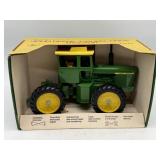 1/16 John Deere 7520 One Hole in Box - NICE