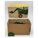 1/16 John Deere Loader in Ice Cream Box
