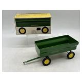 1/16 John Deere Flarebox Wagon in Ice Cream Box