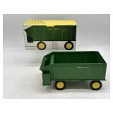 1/16 John Deere Chuck Wagon in Ice Cream Box