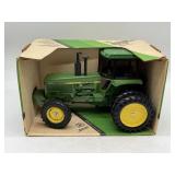 1/16 John Deere 4850 w/ Duals in Box