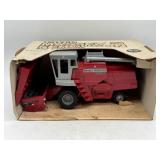 1/24 Massey Ferguson 850 Combine