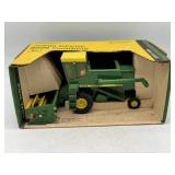 1/24 John Deere 6600 Combine in Box