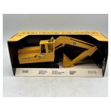 1/16 John Deere Excavator in Slick Box