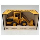 1/16 John Deere Loader in Slick Box