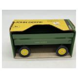 1/16 John Deere Flarebox Wagon in Canadian Box