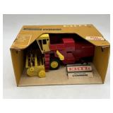 1/32 New Holland Combine in Box
