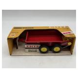 1/16 New Holland Manure Spreader in Box
