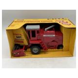 1/24 Massey Ferguson 860 Combine in Box