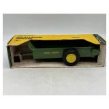 1/16 John Deere Manure Spreader in Box