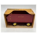 1/16 New Holland Forage Wagon in Box