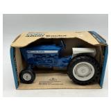 1/16 Ford 4600 in Box