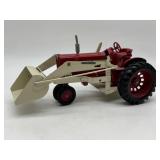 1/16 Farmall 806 w/ Loader - Ertl
