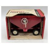 1/16 International Gravity Wagon in Box