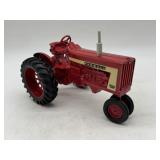 1/16 Farmall 806 - Ertl