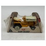 1/16 122 Cub Cadet in Bubble Box - Ertl