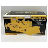 1/25 International TD-25 Crawler w/ Ripper