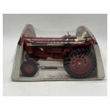 1/16 International 856 in Bubble Box - Ertl