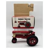 1/16 Farmall 560 in Box - Eska