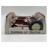 1/16 Farmall 560 White Wheel in Bubble Box - Ertl