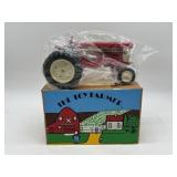 1/16 1979 Toy Farmer Farmall 560 WF w/ Duals in Bo