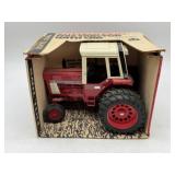 1/16 International 1586 w/ Duals in Box