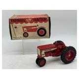 1/16 Farmall 404 in Circus Box