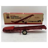 1/16 IH McCormick Elevator in Box - Eska