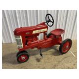 Farmall 450 Pedal Tractor - Eska