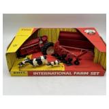 1/16 International 544 Farm Set