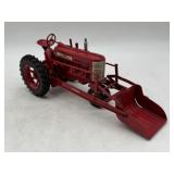 1/16 Farmall 450 w/ Loader - Eska